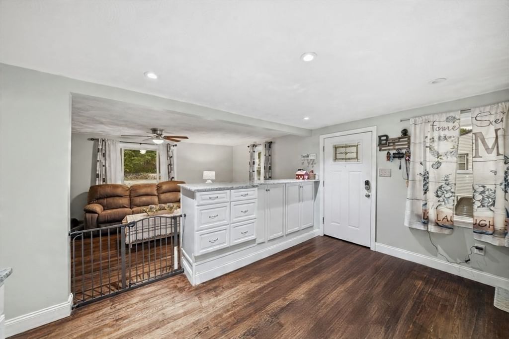 1582 Varnum Ave Lowell — Photo 12 of 42