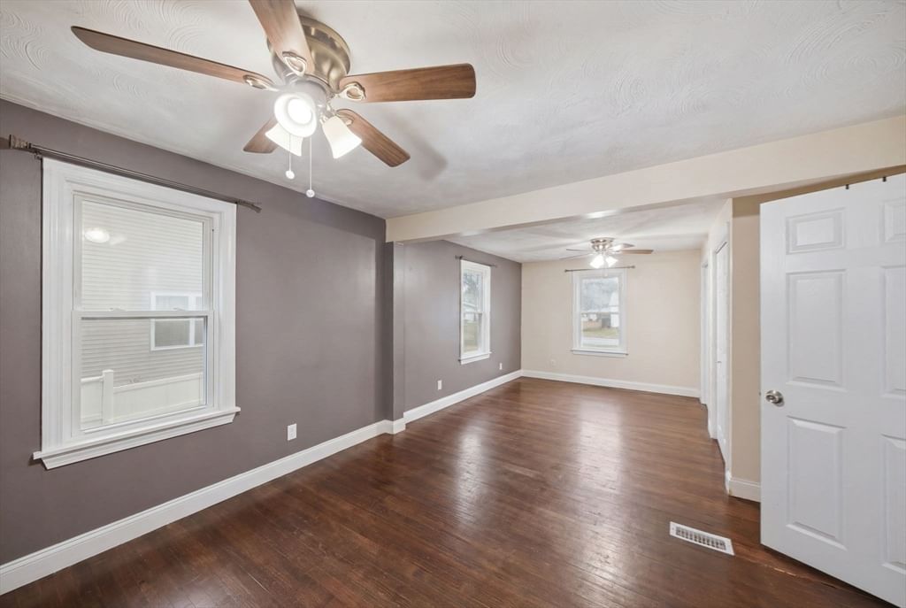 1582 Varnum Ave Lowell — Photo 14 of 42