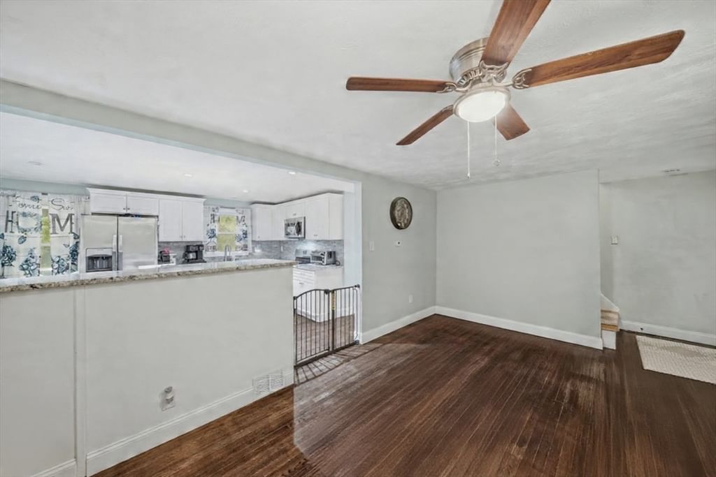1582 Varnum Ave Lowell — Photo 18 of 42