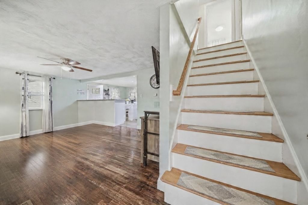 1582 Varnum Ave Lowell — Photo 19 of 42