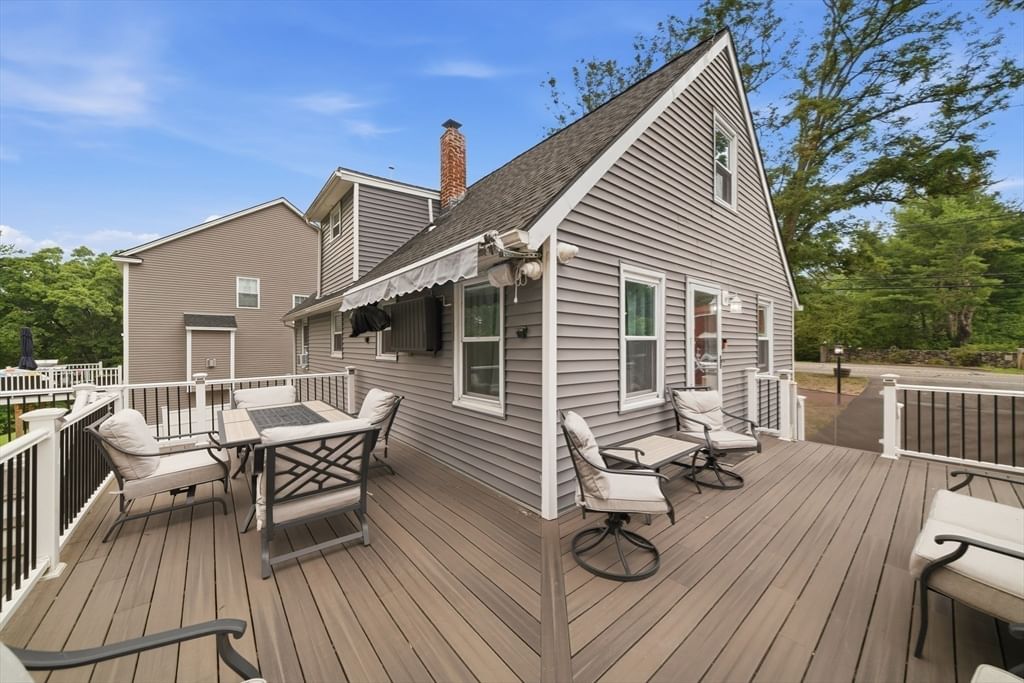 1582 Varnum Ave Lowell — Photo 8 of 42