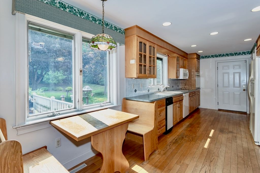 48 N Longyard Road Southwick — Photo 13 of 37