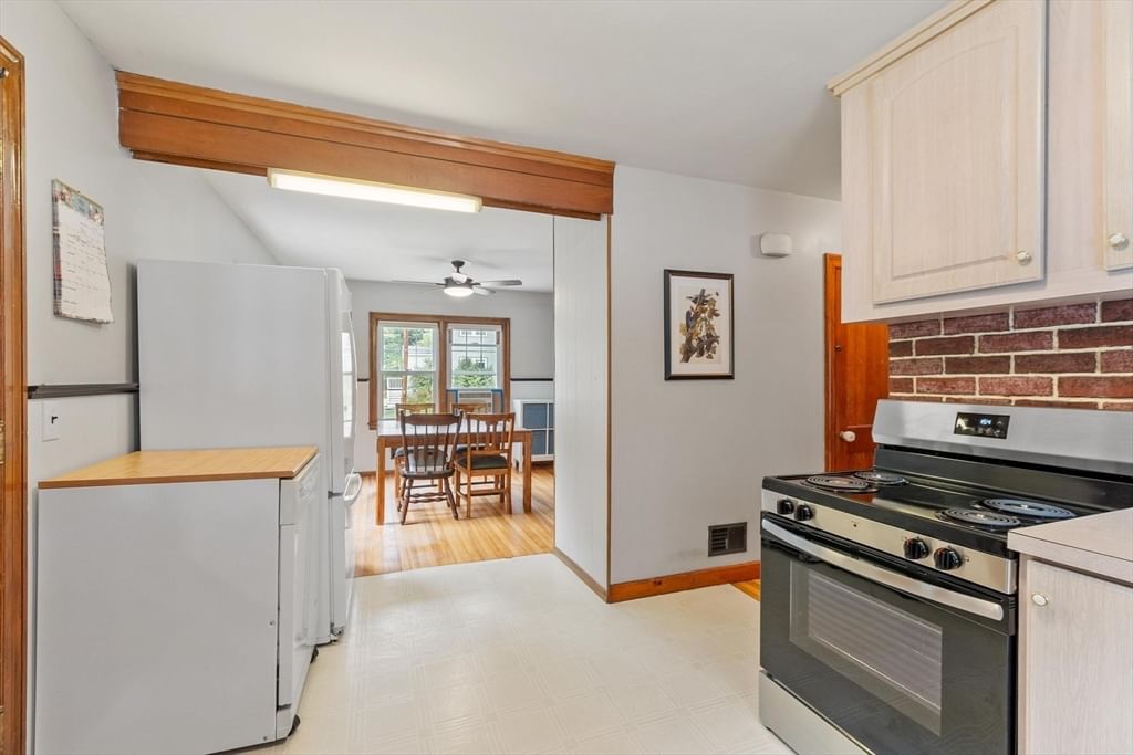 35 Natick St, Lunenburg, MA 01462 photo 2