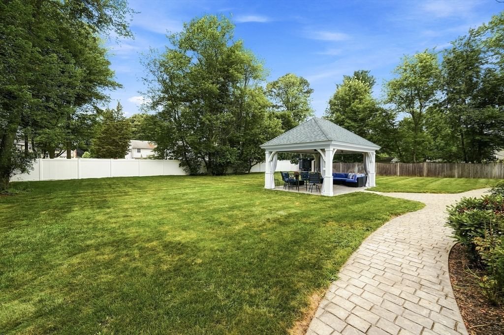 97 Hartwell Rd Bedford — Photo 36 of 42