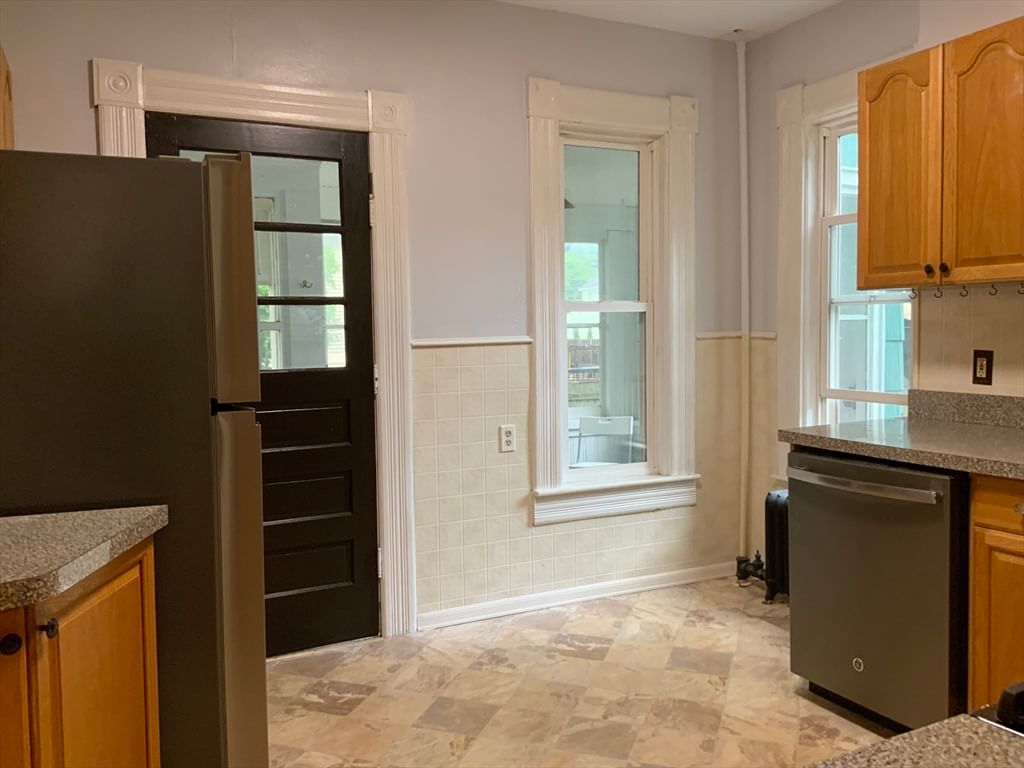 213 Locust St, Holyoke, MA, 213 Locust St, Holyoke, MA Photo #3