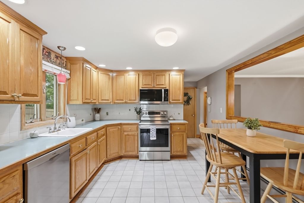 22 Monterey Drive, Methuen, MA Photo #3