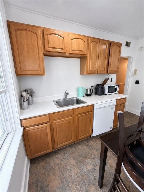 83 Francis St #5 Brookline — Photo 4 of 15