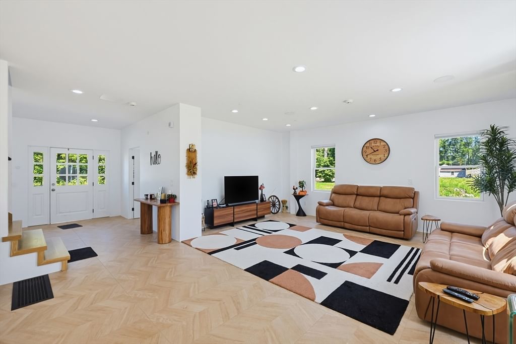 2 Vine St, Wrentham, MA Photo #16