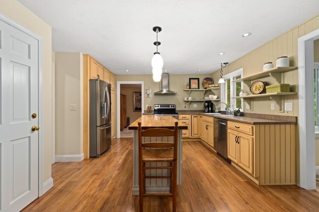 82 Norton Rd, North Attleboro, MA Photo #4