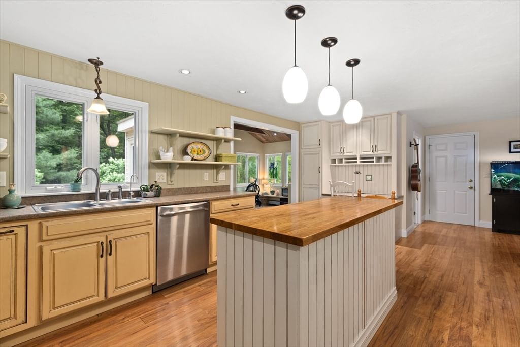 82 Norton Rd, North Attleboro, MA Photo #5