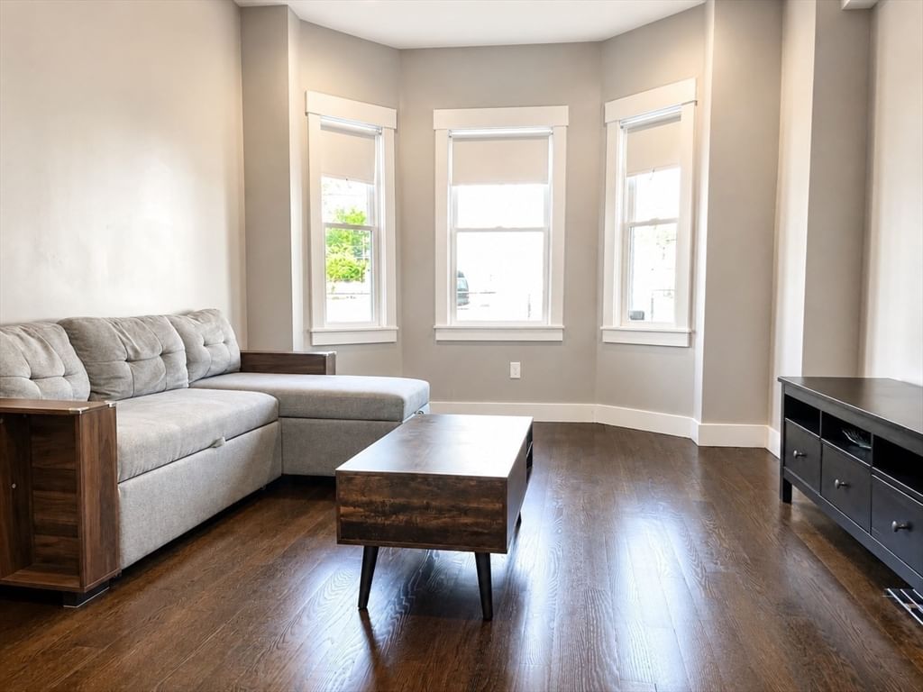 8 Chestnut Ave #1, Boston, MA Photo #4