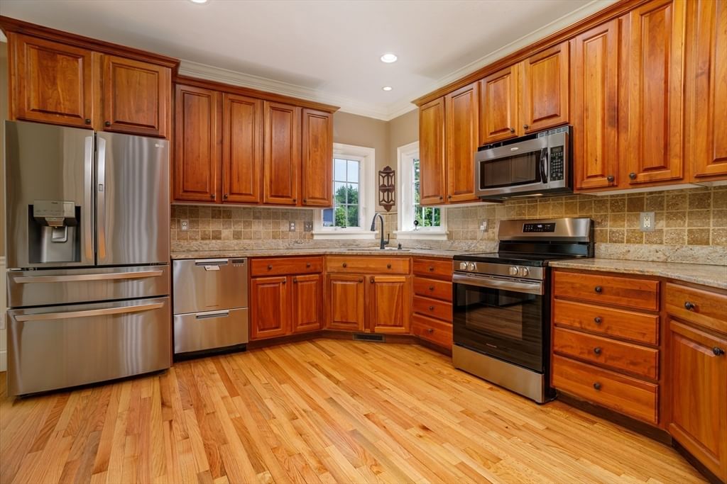 148 Mary Catherine Dr, Lancaster, MA 01523 photo 2