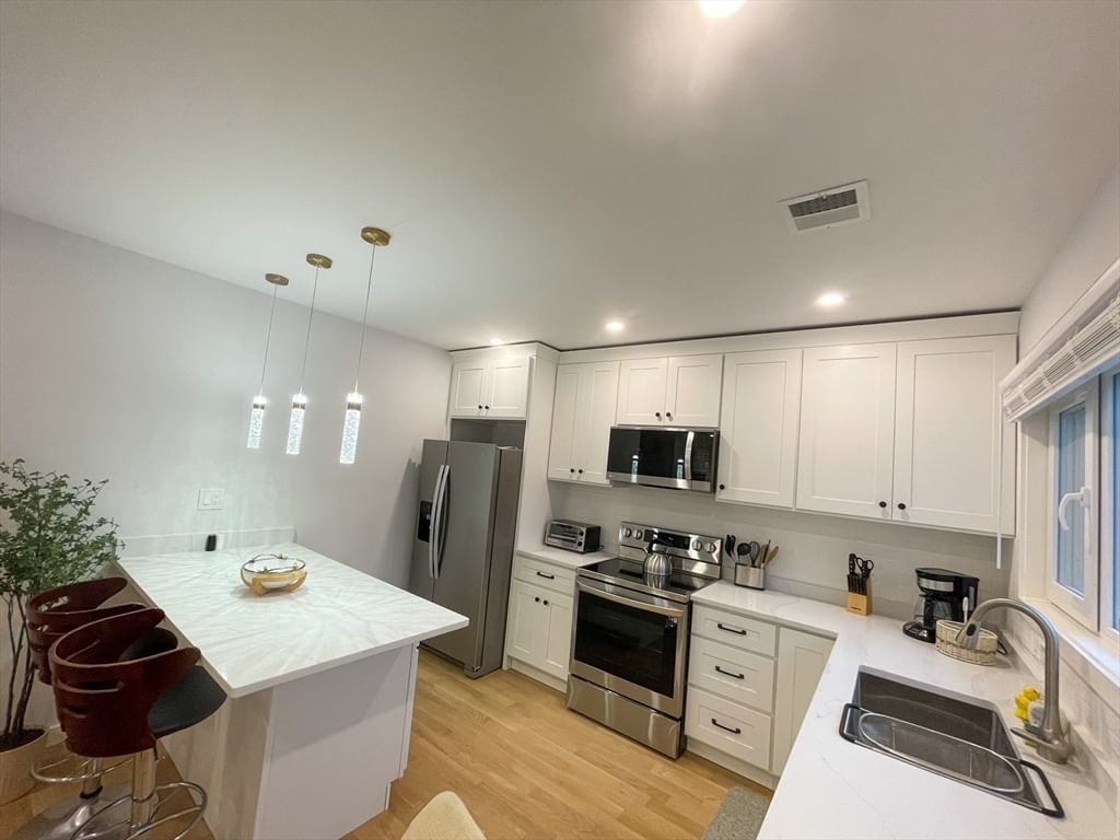 75-2 Thorndike St Furnished, Cambridge, MA Photo #4