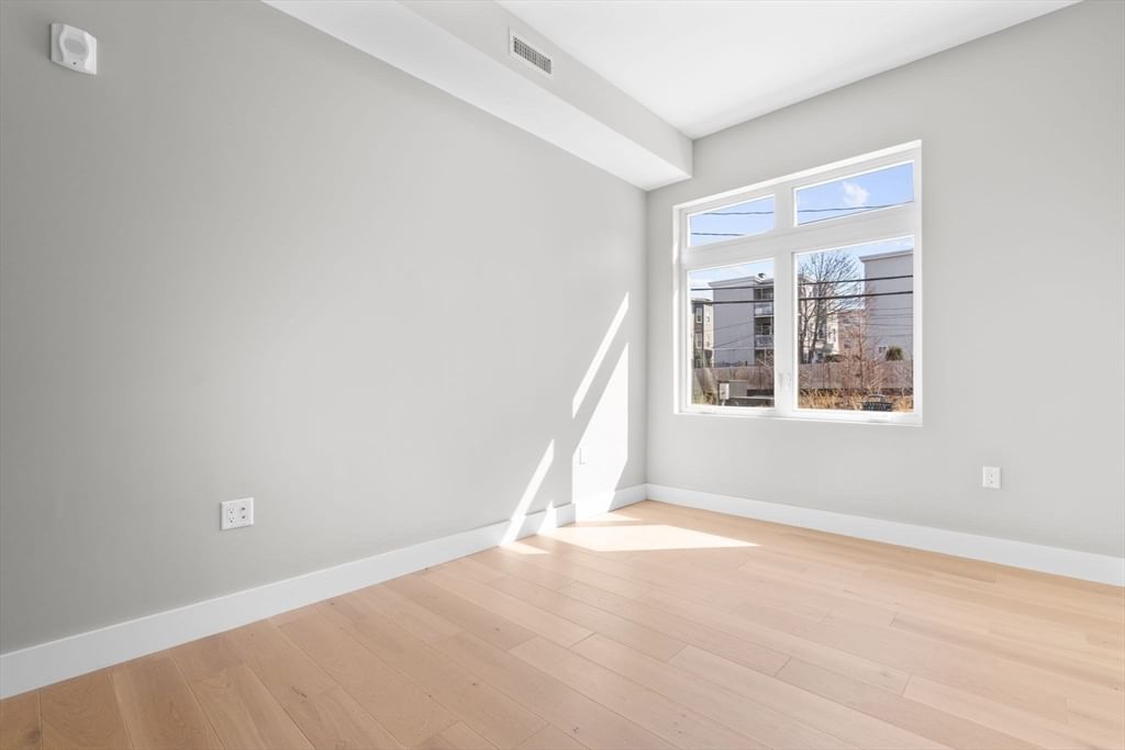 60 Cross St E #105 Somerville — Photo 13 of 25
