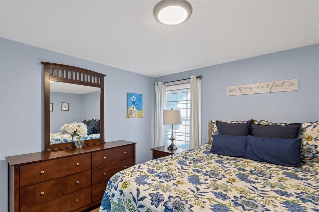 21 W Spring St, Tisbury, MA Photo #16