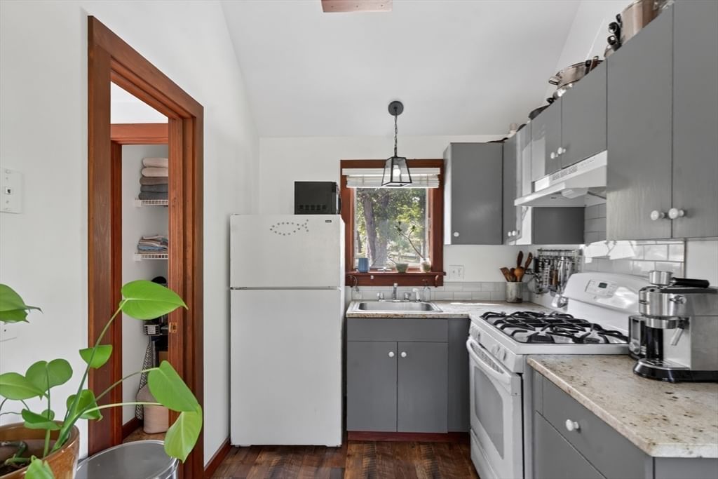21 W Spring St, Tisbury, MA Photo #22