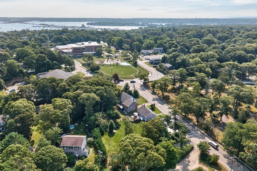 21 W Spring St, Tisbury, MA Photo #30