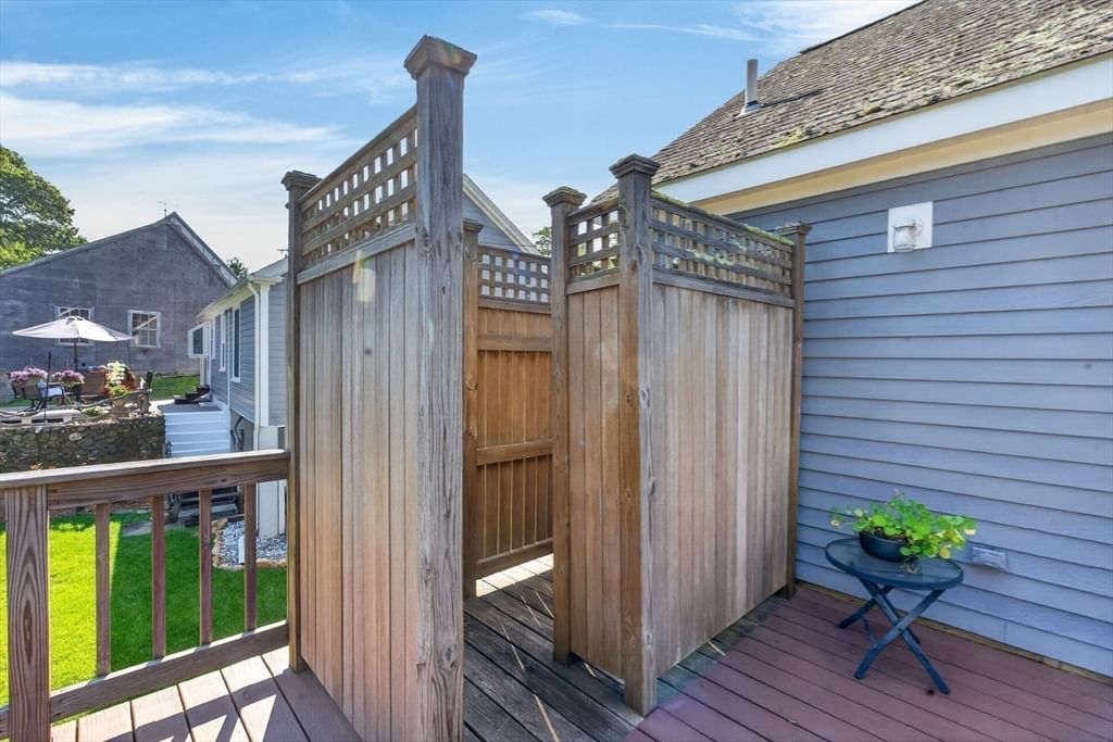 21 W Spring St, Tisbury, MA Photo #7