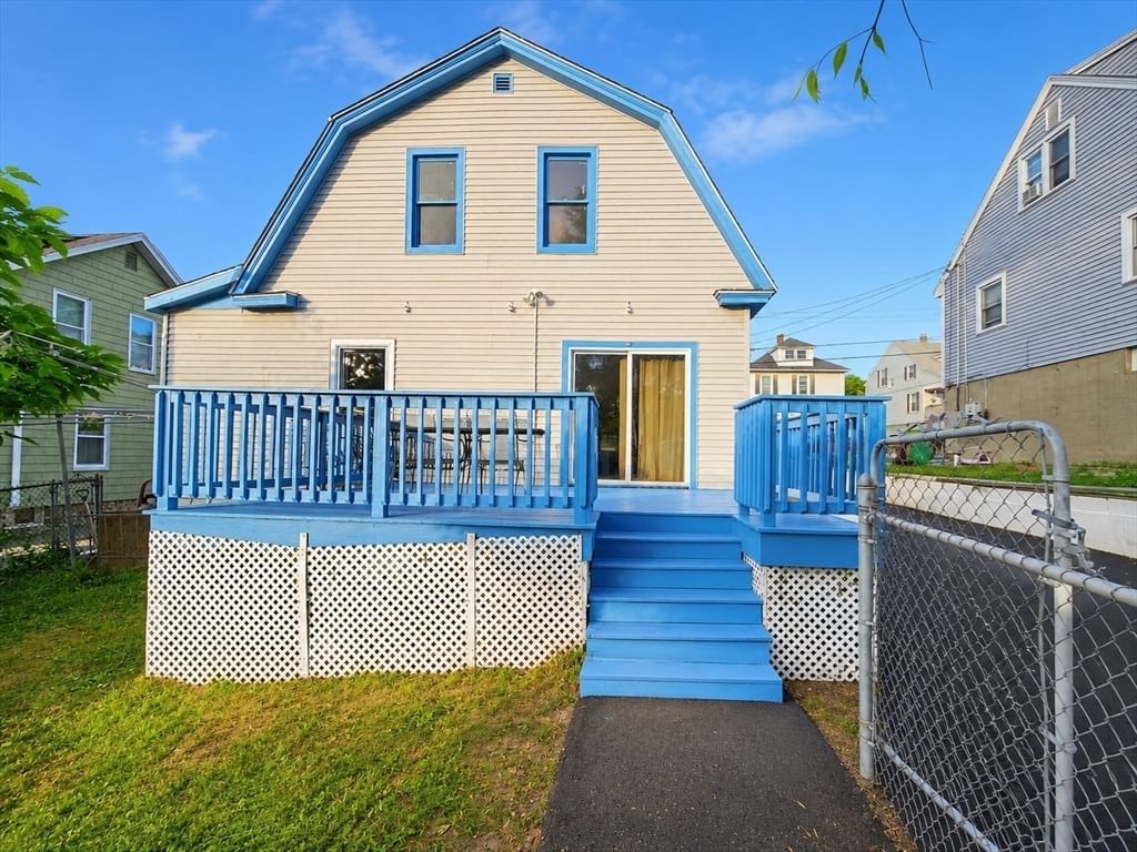 89 Sayles St, Lowell, MA Photo #23