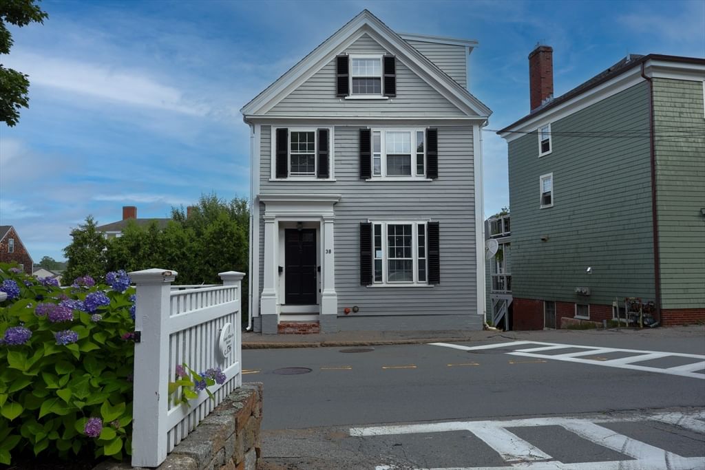 38 Central St #2, Manchester, MA Photo #2