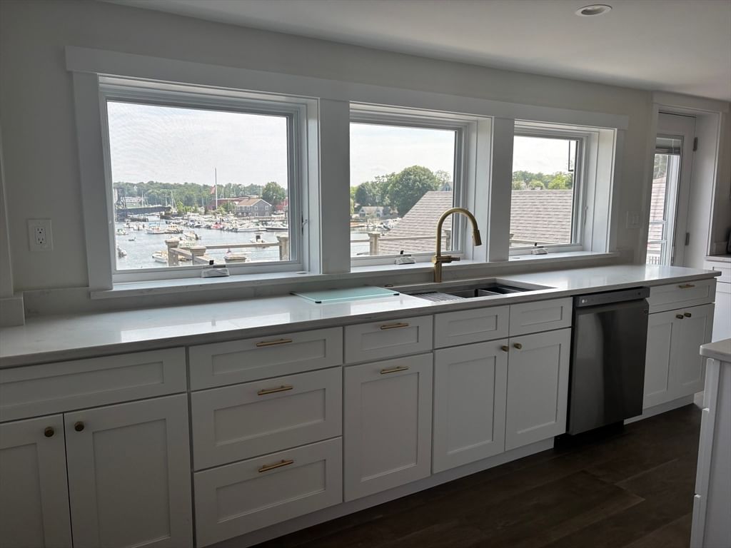 38 Central St #2, Manchester, MA Photo #3