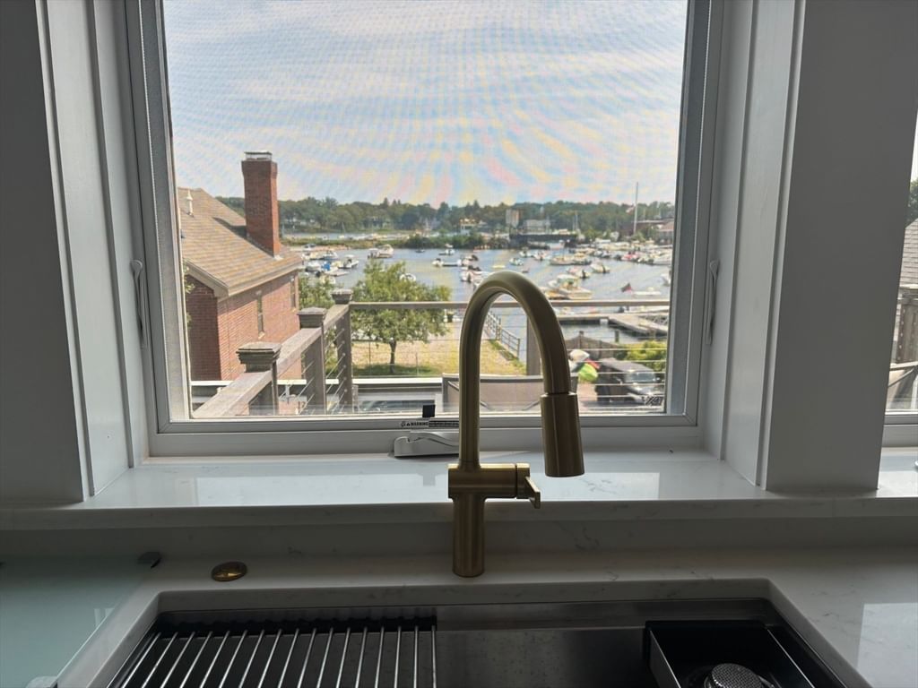 38 Central St #2, Manchester, MA Photo #4