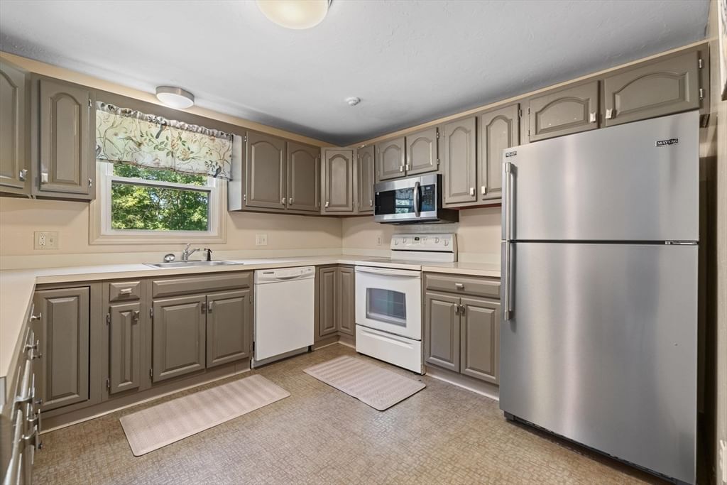 6 Melissa Ln. #6, Oxford, MA 01540 photo 2