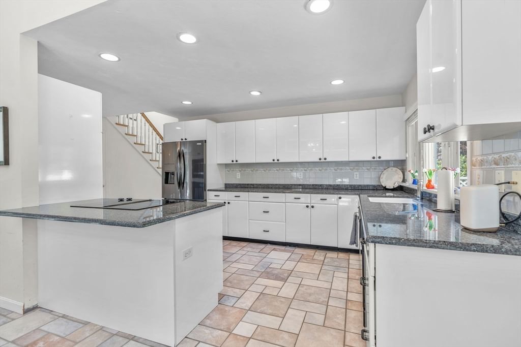 24 Bluff Ave, Mashpee, MA Photo #4