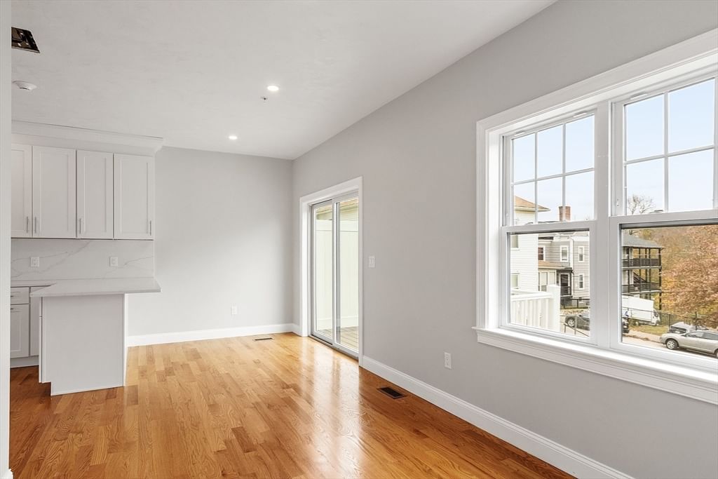 10 Windsor St #1, Worcester, MA Photo #12