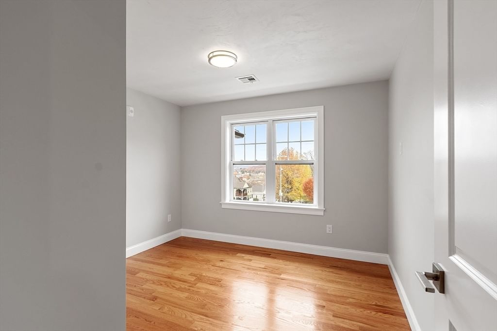 10 Windsor St #1, Worcester, MA Photo #22