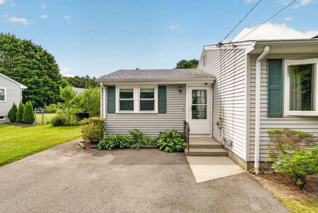 330 Cross Rd, Dartmouth, MA, 330 Cross Rd, Dartmouth, MA Photo #3