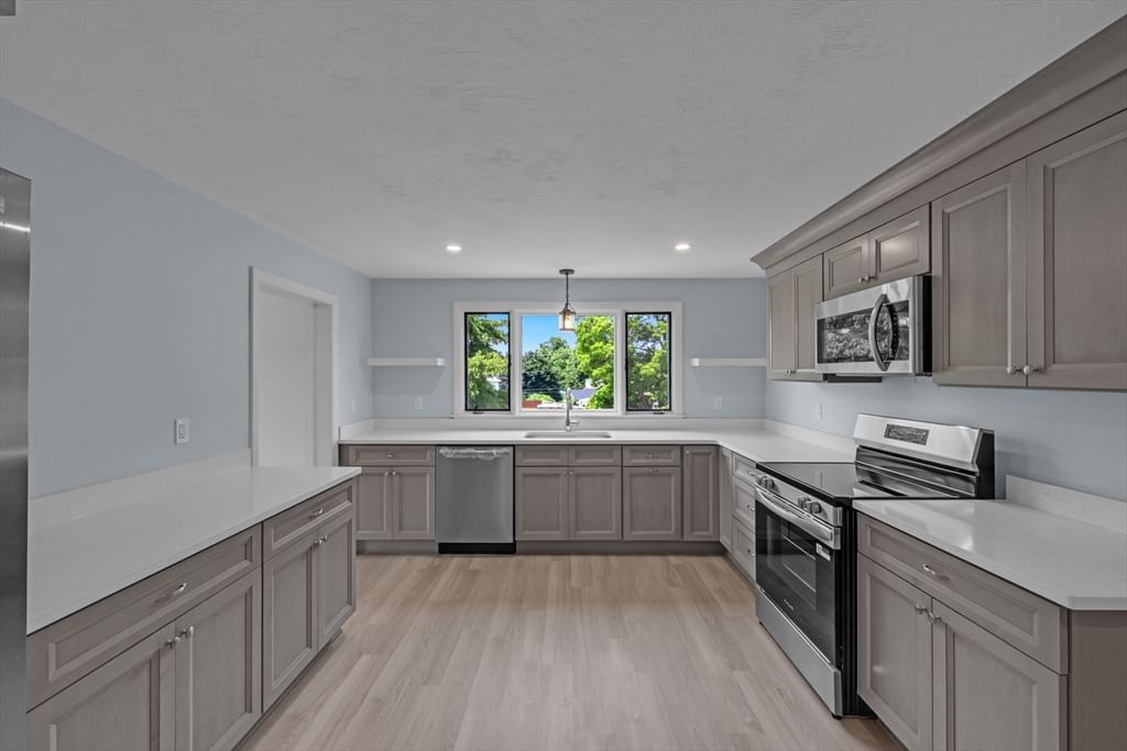 109 South St, Ware, MA 01082 photo 2