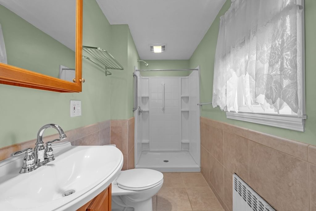 109 South St, Ware, MA 01082 photo 4
