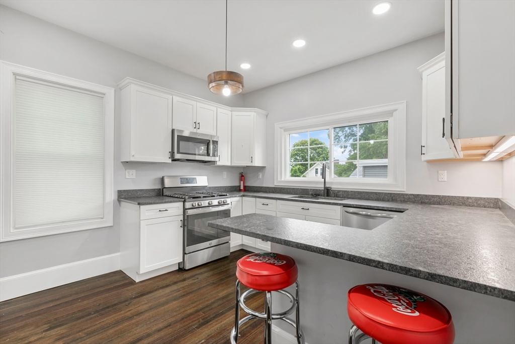 596 County St New Bedford — Photo 12 of 31