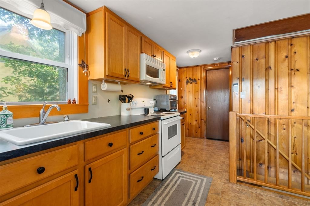 47 Sandy Beach Rd, Holland, MA, 47 Sandy Beach Rd, Holland, MA Photo #6