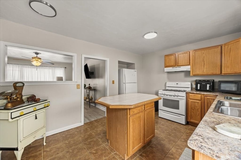 72 Tower St, Fall River, MA, 72 Tower St, Fall River, MA Photo #15