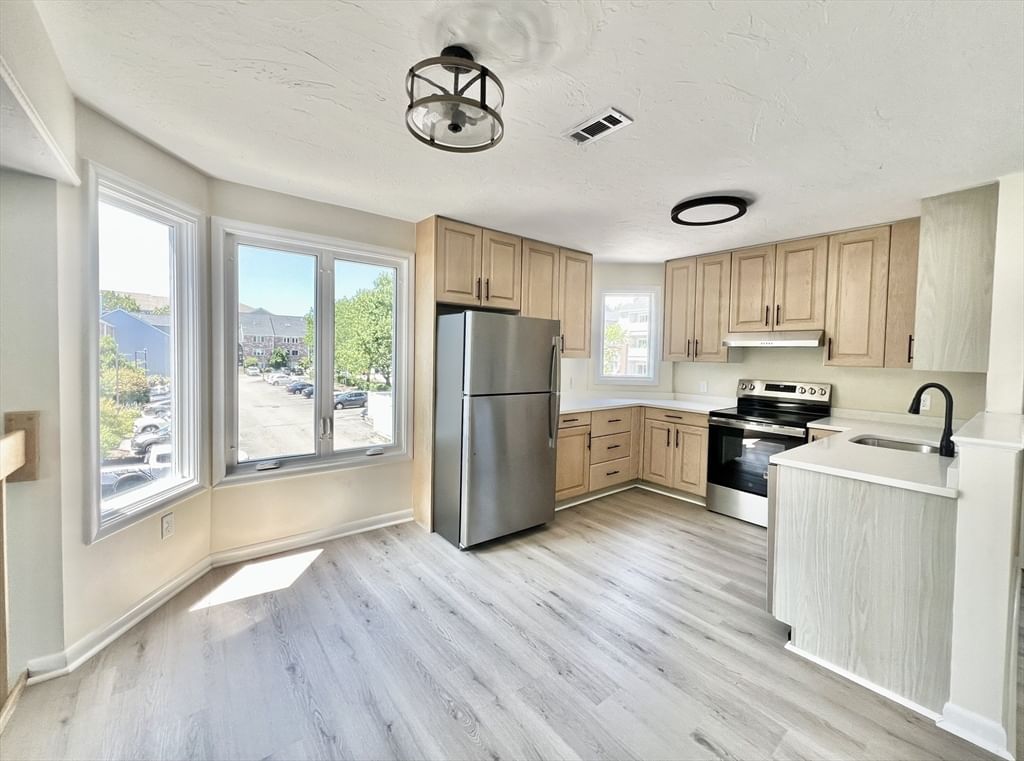 114 Burkhall ST #Q, Weymouth, MA Photo #2
