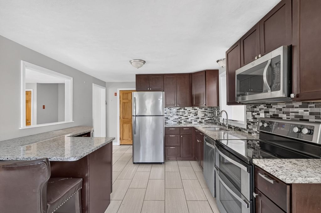 17 Pine Knoll Ln #B, Taunton, MA Photo #20