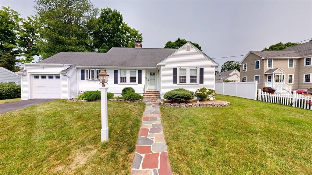 Photo of 6 Maple Circle, Shrewsbury, MA
