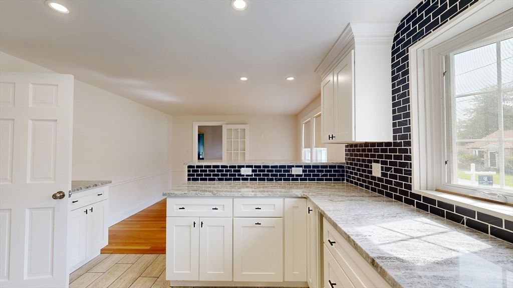 6 Maple Circle Shrewsbury — Photo 10 of 41