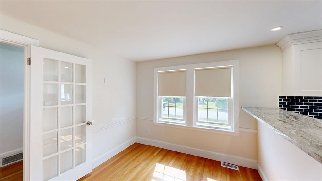 6 Maple Circle Shrewsbury — Photo 13 of 41