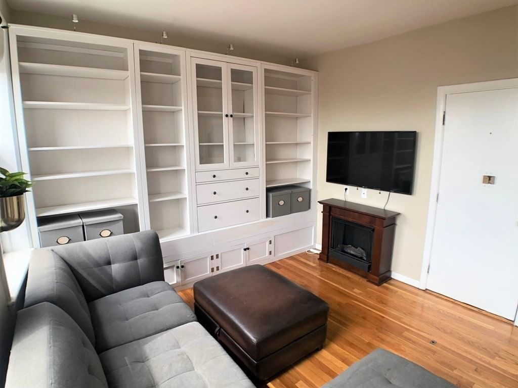 57 West Cedar St #11, Boston, MA Photo #3