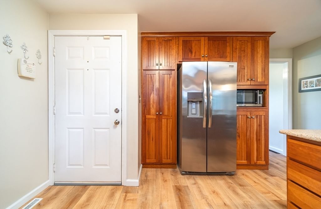 7 Bunker Cir, East Longmeadow, MA, 7 Bunker Cir, East Longmeadow, MA Photo #8