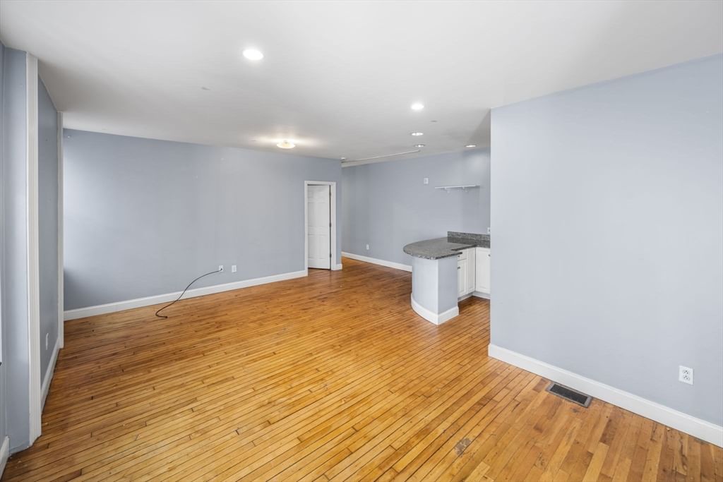 330 1/2 E St #1, Boston, MA, 330 1/2 E St #1, Boston, MA Photo #6