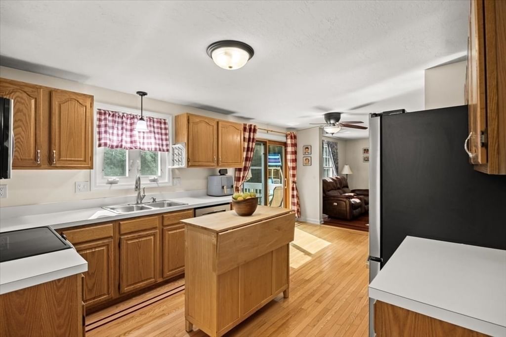 530 Chestnut Hill Road, Millville, MA Photo #5