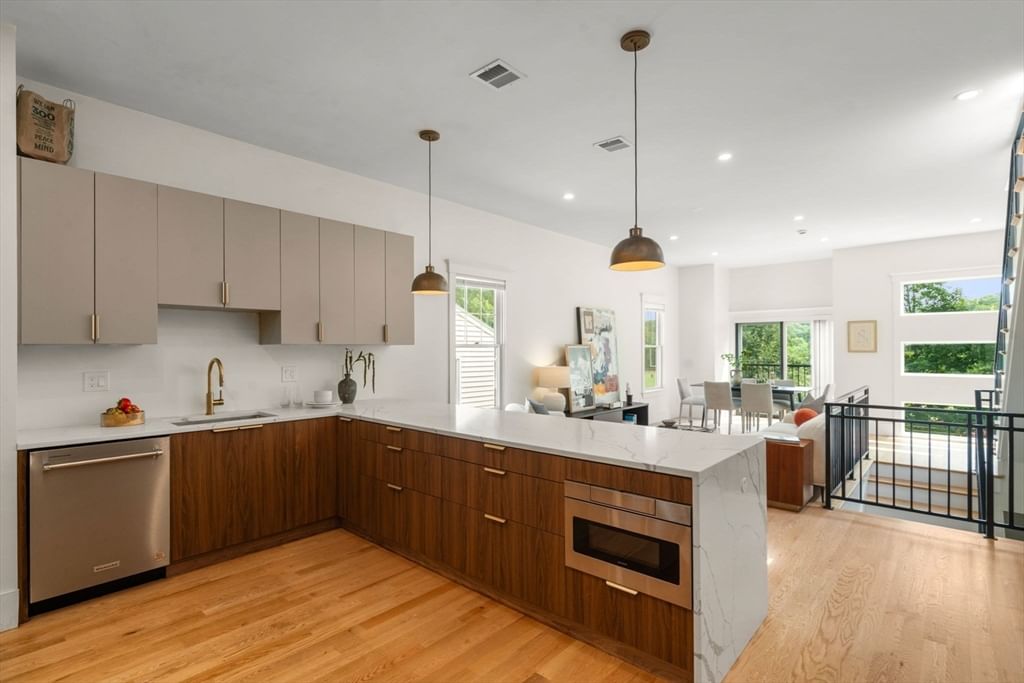 57-59 Highland Rd #59, Brookline, MA Photo #8