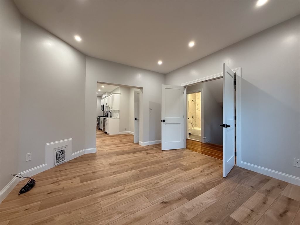 16 Willow Ave #2, Somerville, MA, 16 Willow Ave #2, Somerville, MA Photo #2