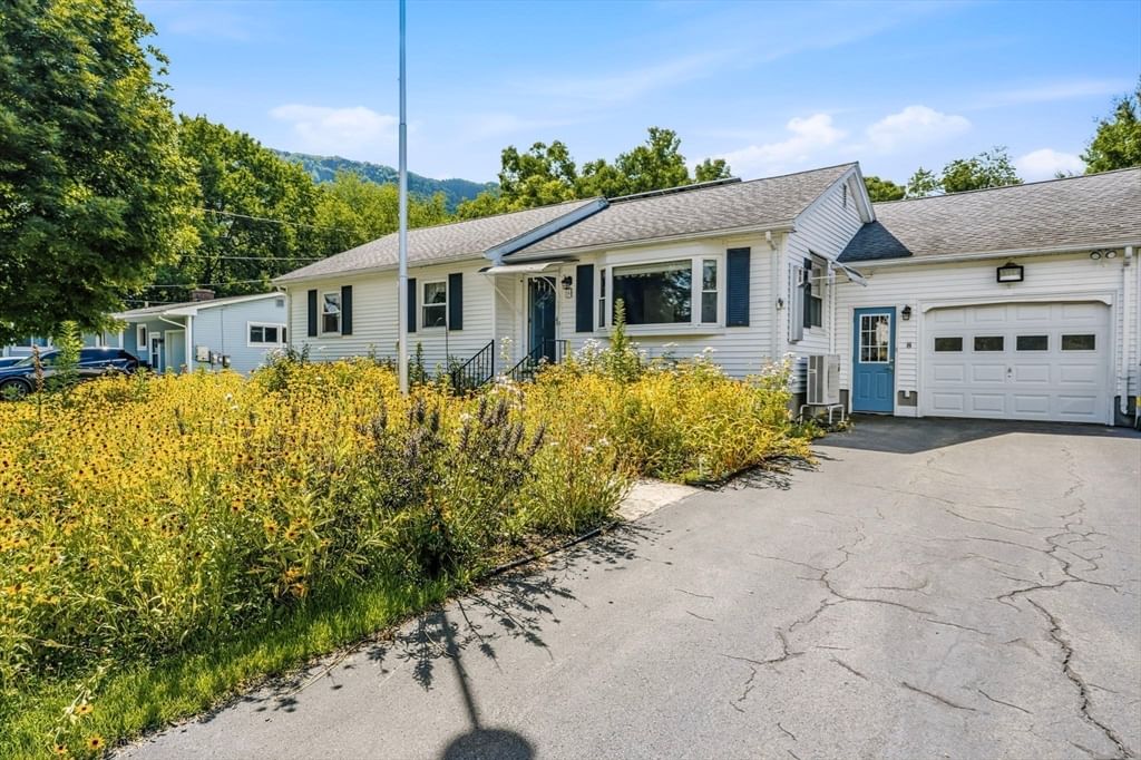 8 Richardson Cir, Easthampton, MA, 8 Richardson Cir, Easthampton, MA Photo #1