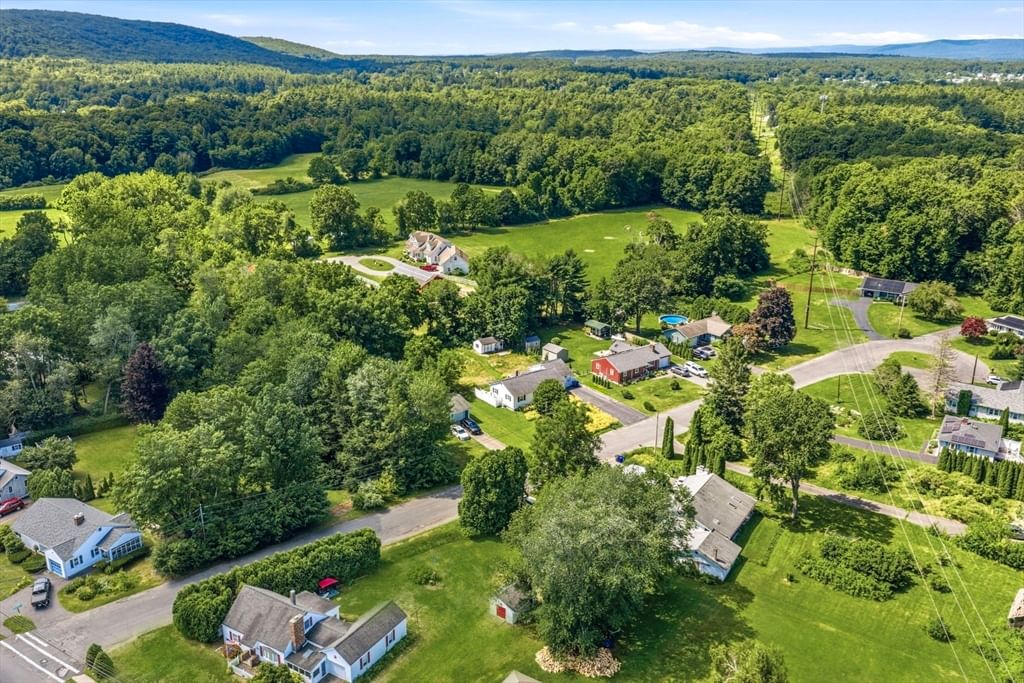 8 Richardson Cir, Easthampton, MA, 8 Richardson Cir, Easthampton, MA Photo #4