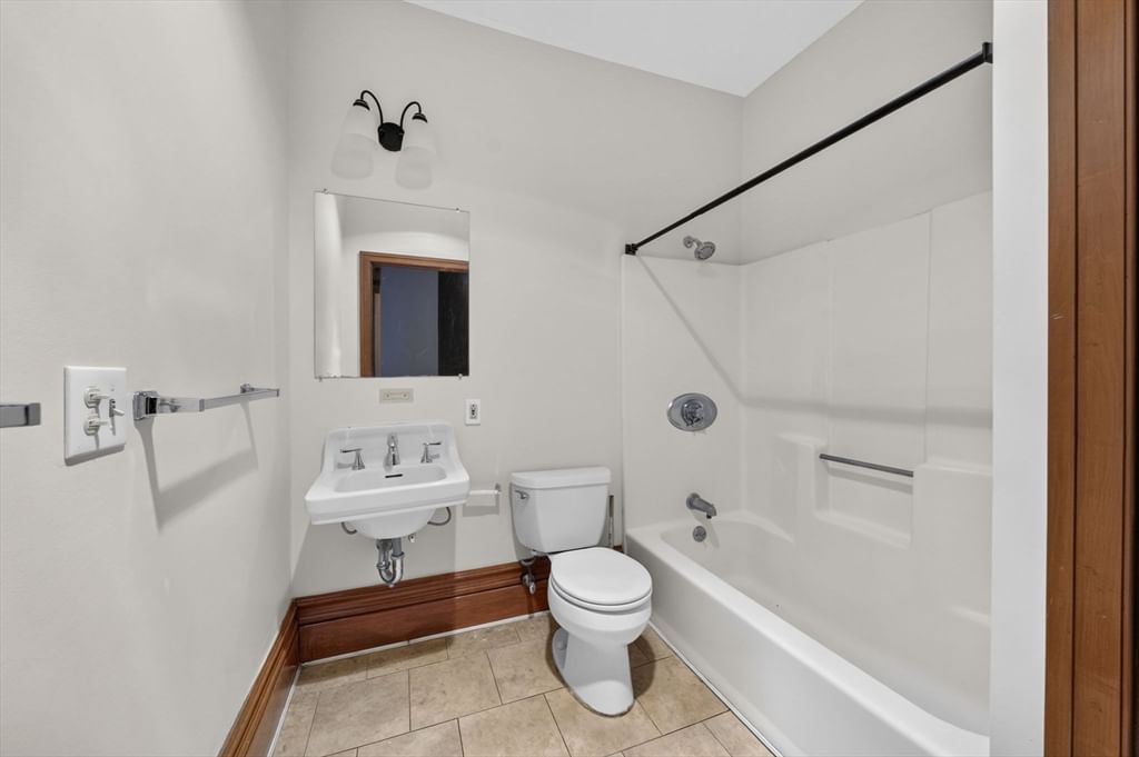 533 Locust St #4 Fall River — Photo 7 of 19